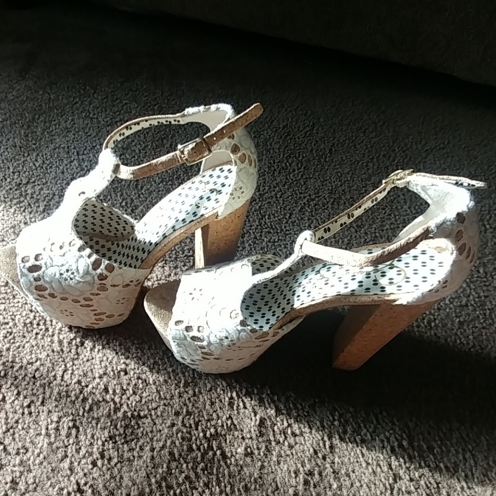 Heels - Picture 2 of 4